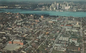Cartolina veduta aerea "rara" che mostra Windsor Arena e Tiger Stadium di Detroit - Foto 1 di 2