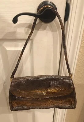 Cartera con correa de cuero metálico J Renee Foto 1 de 4