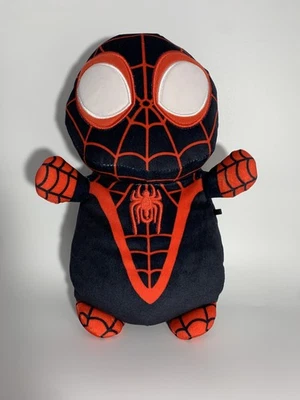 Peluche Squishmallows Hug Mees Spiderman Miles "Spin" Morales 10” MARVEL Foto 1 de 3