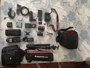 canon eos 80d + obbiettivi 18-55 e 50mm, flash, attrezzatura e treppiede - Foto 1 di 18