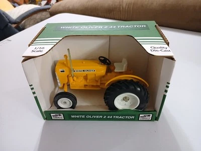 1/16 White Oliver 2-44 Special Edition 1998 SpecCast - Image 1 of 4