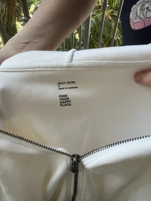 Sudadera con capucha Gilly Hicks Find Your Happy Place para mujer talla pequeña blanca recortada con cremallera Foto 1 de 4