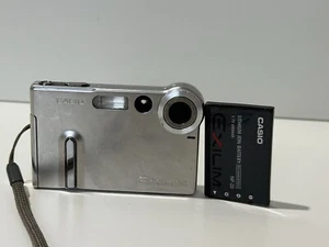 Casio Digital Camera Exilim EX-S20 2.0MP Silver, Spares Or Repairs "Lens Error" - Picture 1 of 8