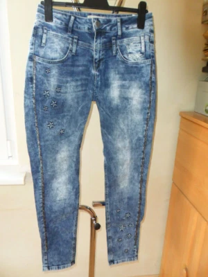 Tredy Jeans blau mit Glitzer, Sternen u. Gallonstreifen Gr. 40 -  NEU! - Bild 1 von 4