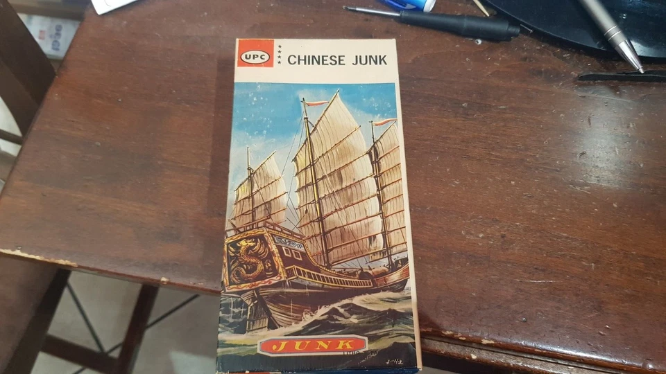 UPC 1/400 CHINESE JUNK  PLASTIC MODEL KIT VINTAGE - Immagine 1 di 4
