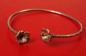 VINTAGE STERLING SILVER BANGLE BRACELET FLOWERS FLORAL NECTAR LOVE THEME FUN !! - Picture 1 of 2