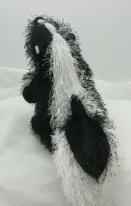 Ganz Webkinz Stinktier Plüsch ohne Code Hm213 9 Zoll groß - Bild 1 von 3