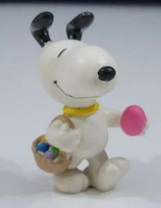 Peanuts Cartoon Snoopy Easter Egg Basket PVC Figure United Features - Picture 1 of 6