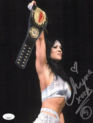 Foto 8x10 CHYNA Auténtica Firmada a Mano "WWE ~ Campeona Femenina" (JSA COA) Foto 1 de 2
