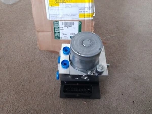 READ DESC NEW GENUINE LAND ROVER DEFENDER L316 ABS BRAKE MODULATOR PUMP - Picture 1 of 6