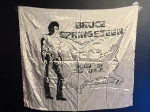 Póster de pancarta de satén de Bruce Springsteen de los 80 raro nacido en los EE. UU. - Imagen 1 de 3