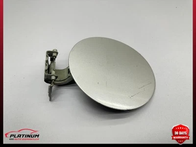 Оригинальная дверь топливного бака Chevrolet Silverado 1500 с пружиной и петлей 1999-2007 годов выпуска - Изображение 1 из 4