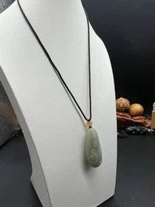 Collar colgante GuanYin tallado en jade hitiano 100 %和田玉新疆山料随型雕刻生肖属兔守护神文殊菩萨 - Imagen 1 de 13