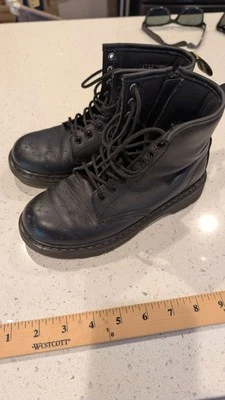 Botas de Combate Dr. Martens Doc 1460 J Niños Jóvenes Talla 2 Negro Charol Cremallera Foto 1 de 4