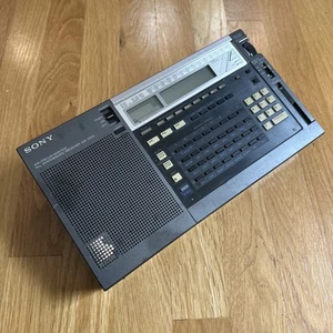 Sony ICF-2010 AIR/FM/LW/MW/SW Récepteur Synthétisé Radio Ondes Courtes - Pour Pièces - Photo 1/10