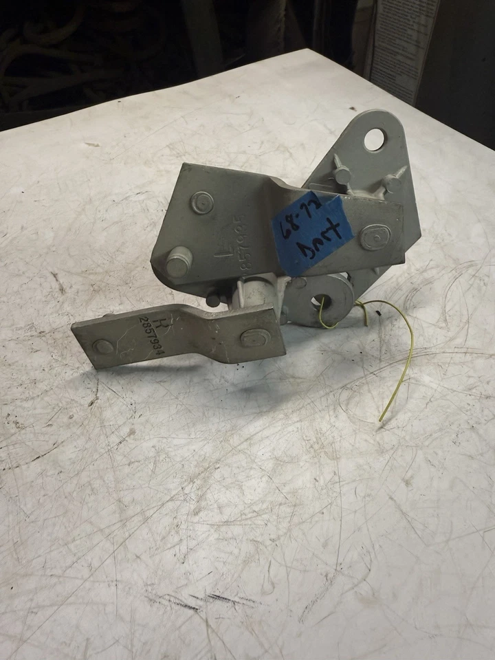 1968-72 Dodge Dart Plymouth Barracuda Wiper PIvots - Image 1 of 1