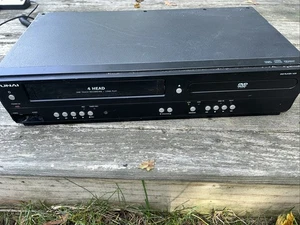 Funai DV220FX4 Lettore Combo DVD/VHS VCR - Senza Telecomando - TESTATO FUNZIONANTE - Foto 1 di 6
