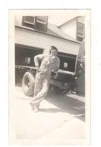 Foto de colección hombre coche mecánico camión años 40 arte encontrado DST102 - Imagen 1 de 1