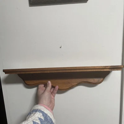 VTG Wooden Wall Hanging Shelf With Plate Groove And Scalloped Edge - Image 1 of 4