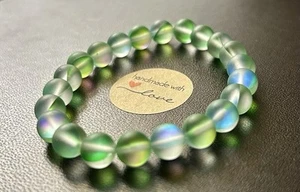 Pulsera de 8 mm con cuentas de vidrio de sirena verde piedra esmerilada hecha a mano - Imagen 1 de 3