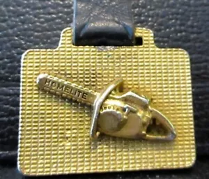 HOMELITE Kettensäge Taschenuhr Anhänger 3D erhaben vergoldet Zinn Werbesäge - Bild 1 von 3