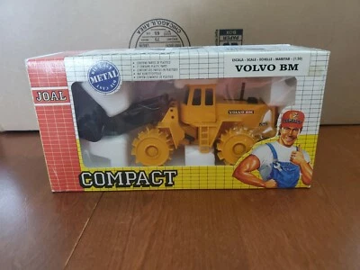 Joal Volvo BM L160 Compact 1:50 Tractor Die Cast Replica NRFB - Image 1 of 4