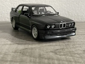 1986-1991 BMW E30 M3 SELTEN MATTSCHWARZ ~1/36 BRANDNEUES AUTO DRUCKGUSS RARITÄT MODELL GESCHENK - Bild 1 von 12