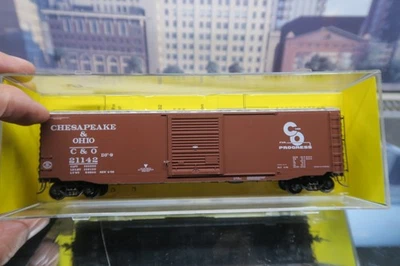 KADEE CARS HO SCALE #6004 C & O 21142 50' PS-1 STANDARD BOXCAR! 9' DOOR! - Image 1 of 4