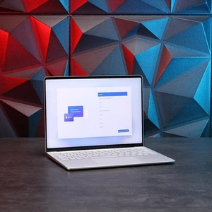 Microsoft Surface Laptop 7 // Snapdragon X Plus, 16 GB DDR5 RAM, 256 GB SSD - Bild 1 von 5