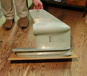 Carcasa de caja de cambios Johnson #390528 para V6 1978-1982 185 HP o 200 HP (323504.389849) - Imagen 1 de 4