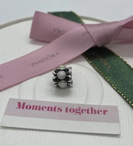 PANDORA FORGET-ME-NOT SILVER & WHITE AGATE CHARM - 790470AGW authentic - Picture 1 of 9