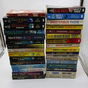 Lot of 32 Robert B Parker Spenser Novel Paperback Books - Imagen 1 de 7