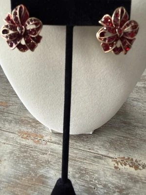 Hermosos pendientes de lazo de Navidad  Foto 1 de 2