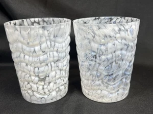 2 handgemachte mundgeblasene Konfetti weiß opalisierende Becher 4" zart dünn gewellt - Bild 1 von 19