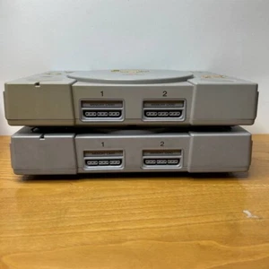 Lotto CONSOLE PS1 NON FUNZIONANTI NON LEGGONO I CD Parti di ricambio - Foto 1 di 5