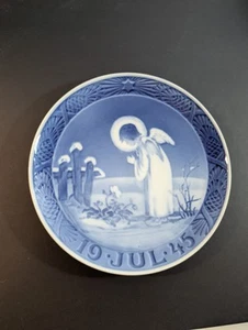 1945 Royal Copenhagen Christmas Plate - Picture 1 of 3