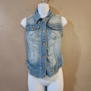 Chaleco de mezclilla para mujer Maurices talla L juniors azul sin mangas borde crudo abotonado - Imagen 1 de 8