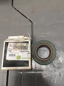 John Deere CE17370 Seal - Picture 1 of 5