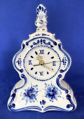 Настольные часы Gzhel с кварцевым механизмом, фарфор 10x7,5x4,5 дюйма - Изображение 1 из 4