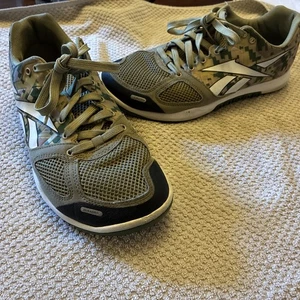 Scarpe da allenamento Reebok Crossfit Digital verdi mimetiche V44685 da donna taglia 9 - Foto 1 di 16