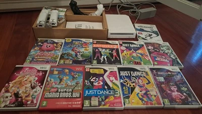 Nintendo Wii Console Completa 11 Giochi 4 Telecomandi  - Immagine 1 di 4
