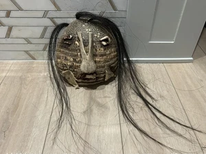 Vintage Gürteltier Muschel Maske mexikanisch geschnitzt Nase Augen Mund mit Haaren - Bild 1 von 6