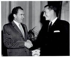 1960 Original Photo US Air Force Reserves Col John W Richardson VP Richard Nixon - Picture 1 of 2