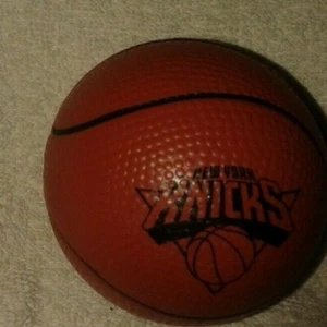 NBA New York Knicks Logo Mini Rubber Basketball / Stress Ball - Neu - Bild 1 von 1
