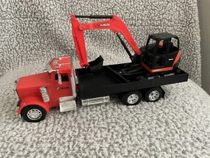 1/32 PETERBILT Flatbed KUBOTA TRUCK & KX080-4 EXCAVATOR 1/32 BY NEW RAY - Picture 1 of 24