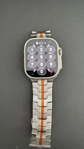 Apple Watch Ultra Series 2 49mm Titangehäuse GPS + Cellular - Bild 1 von 5
