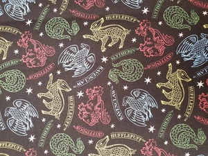 Harry Potter Houses fabric UK fat quarter 18" x 22" approx 100% cotton material - Picture 1 of 2