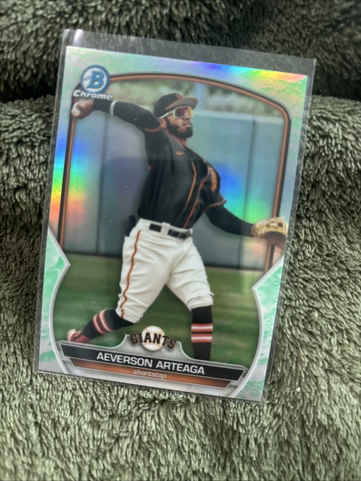 Aeverson Arteaga LUNAR GLOW REFRACTOR 2023 Bowman Chrome Prospect #BCP-60 Giants - Image 1 of 1