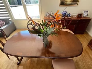 Italian Extendable dinning Table - Picture 1 of 3