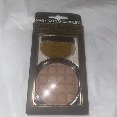 Mary-Kate And Ashley Sunlit Bronze Illuminating Bronzer With Brush - Image 1 of 4